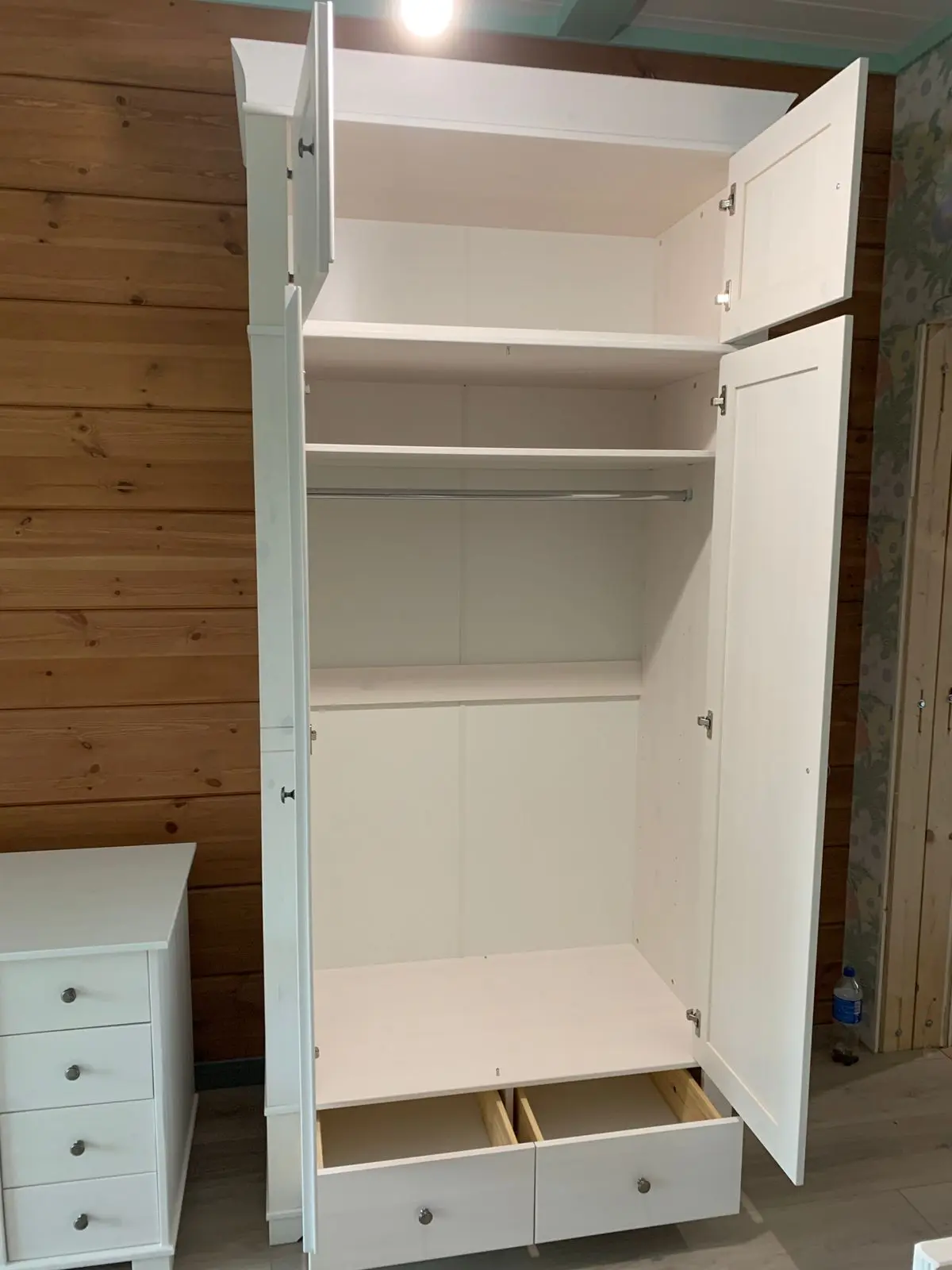 Шкаф белый 2 ящика Бейли 2-ств белый воск