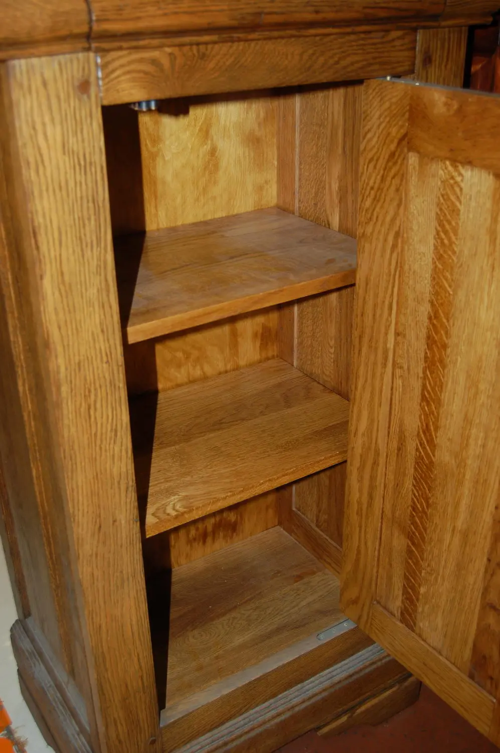 Комод массив с дверцей Луи Филипп ОВ 04 (массив)