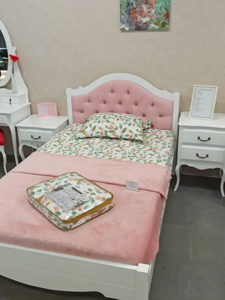 Кровать Авиньон 900х2000 с каретной стяжкой