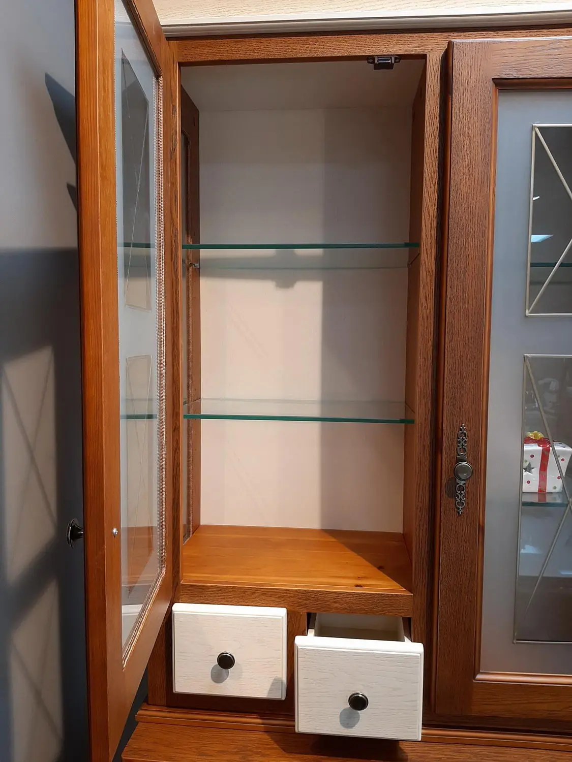 Сервант 3 створчатый Бьерт 1-56 сосна