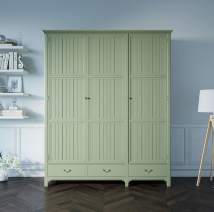 Шкаф трёхстворчатый массив "Olivia"