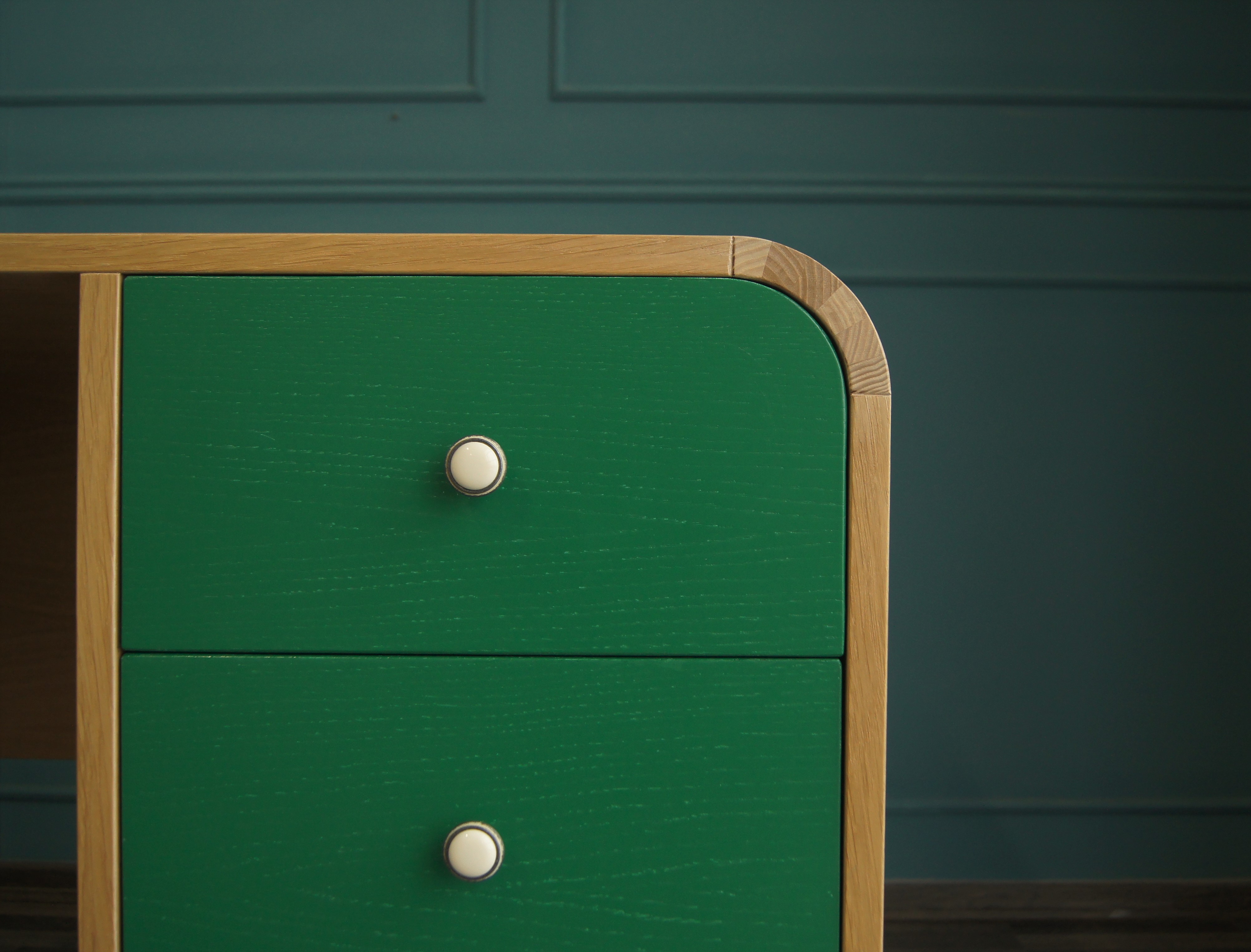 Рабочий стол с одной тумбой 3 ящика "Ellipse"