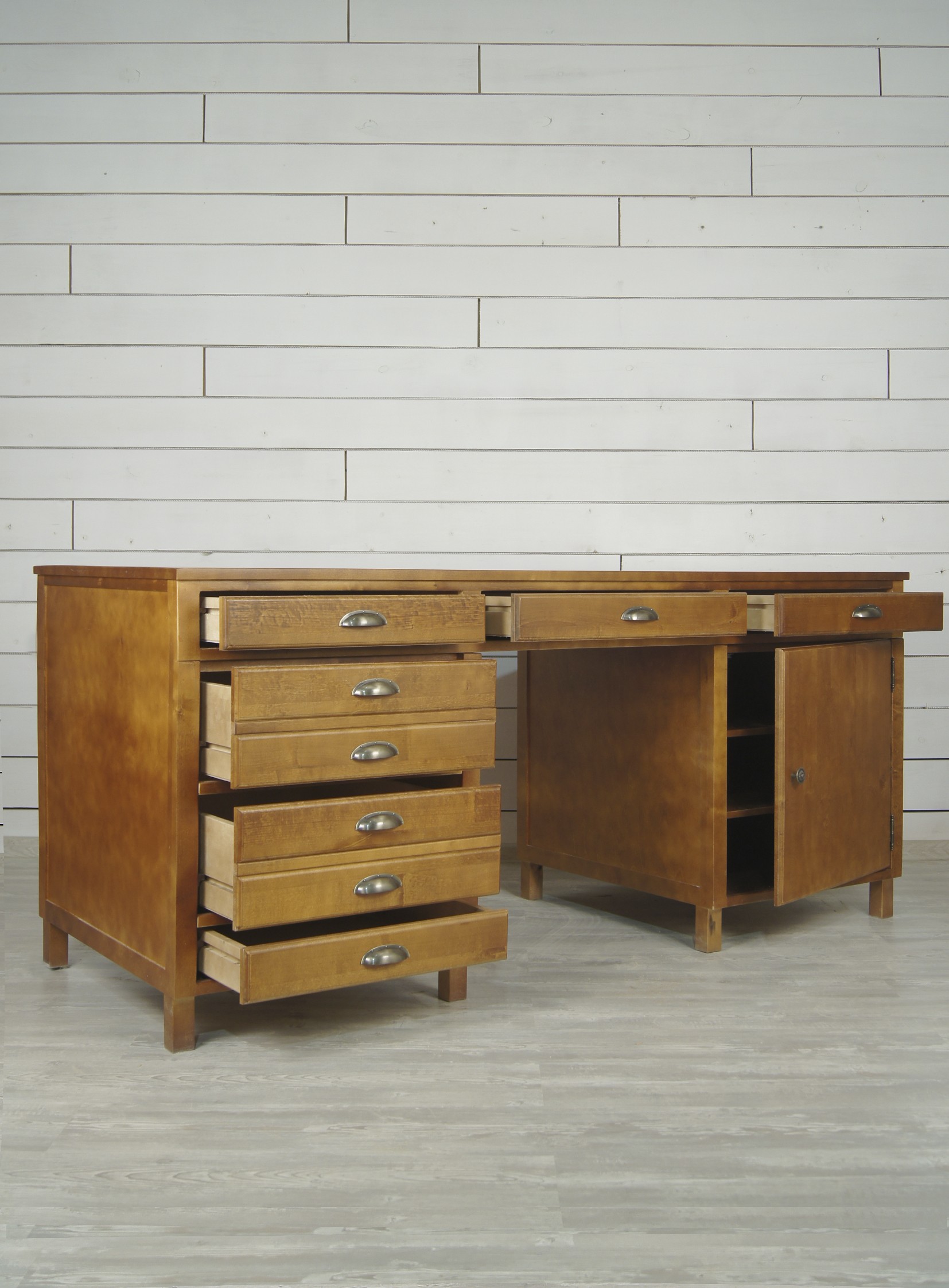 Рабочий стол с дверкой "Gouache"