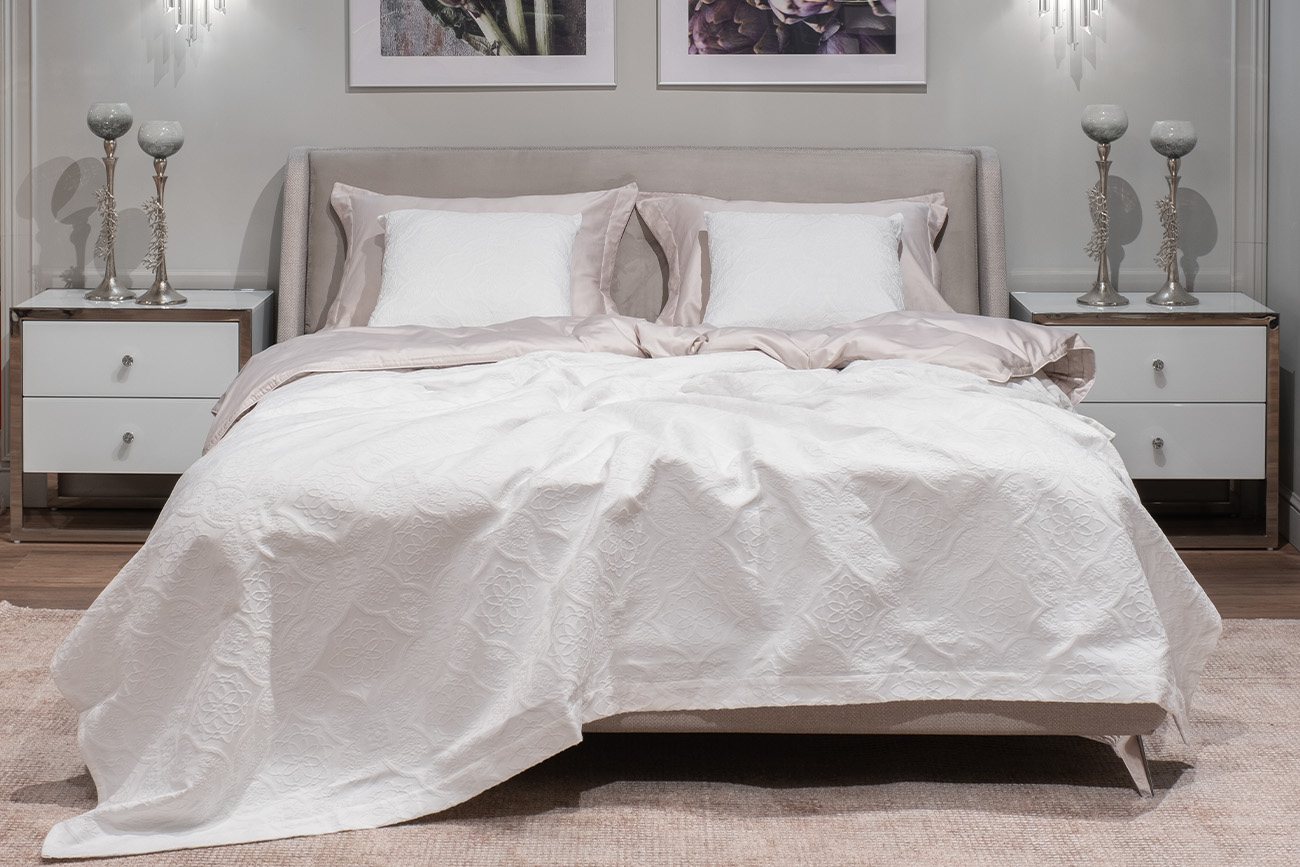 16AMR-NS240260-POKR BEL Покрывало Тиара белое