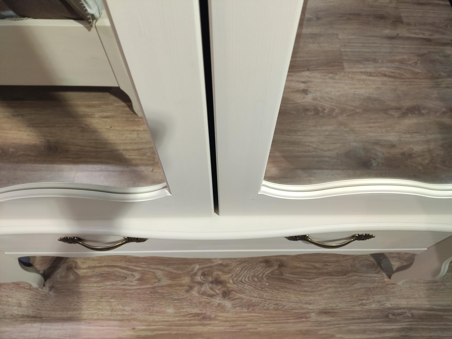   Шкаф массив сосны 2-дверный с зеркалом ЛеБо  