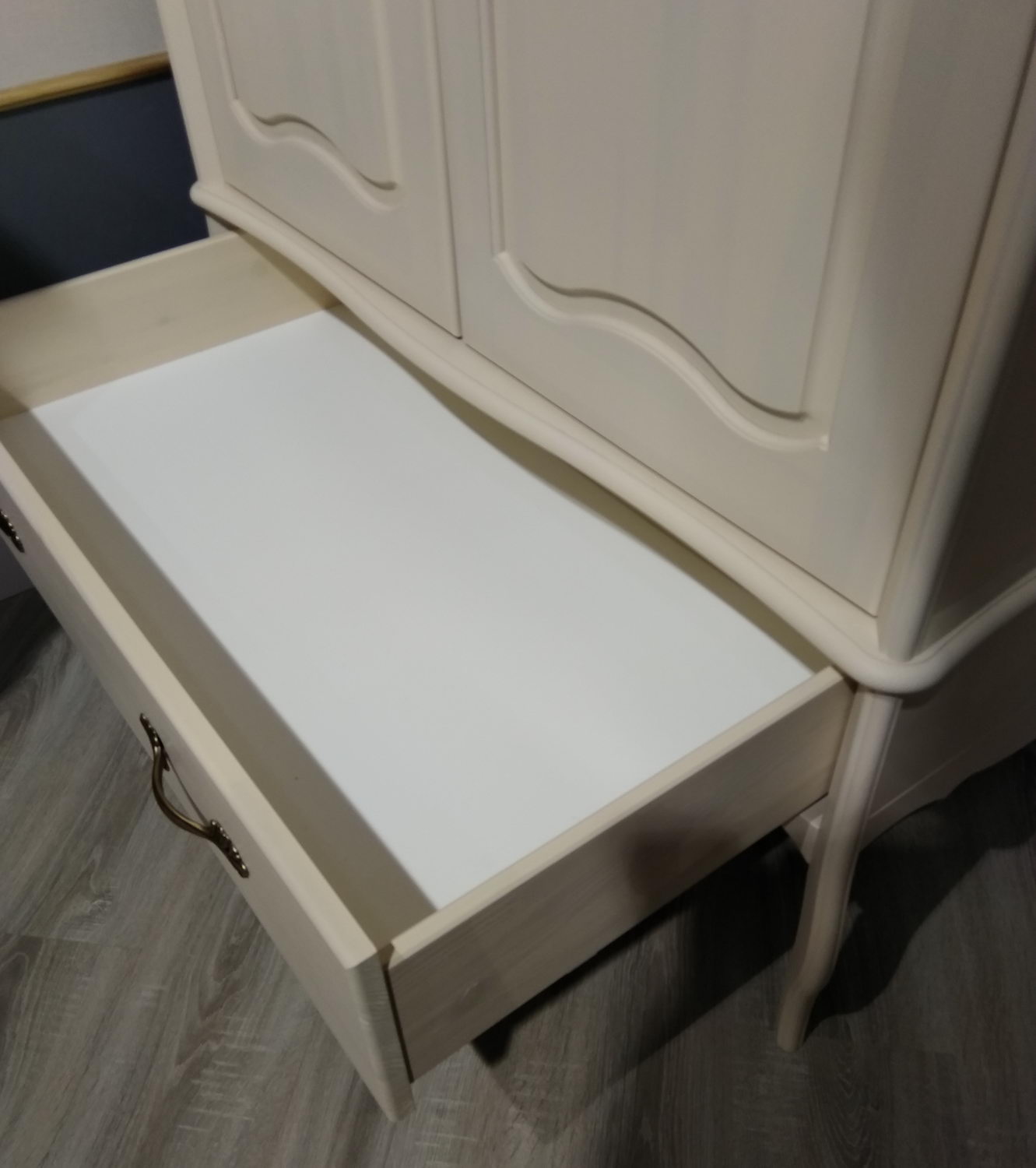 Шкаф с ящиком ЛеБо 2-дверный