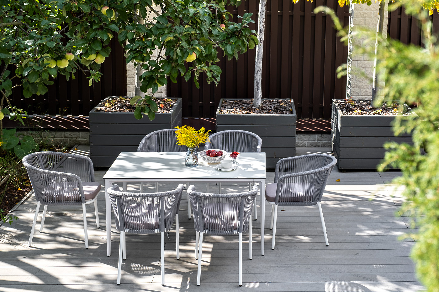 "Малакио" обеденная группа на 6 персон со стульями "Марцелло", каркас белый, роуп светло-серый