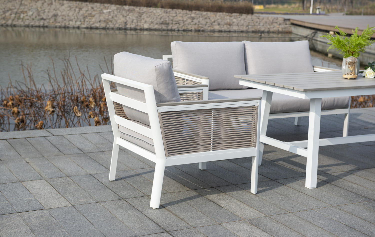 "Сан Ремо" кресло плетеное из роупа садовое, каркас алюминий белый, роуп бежевый, ткань бежевая